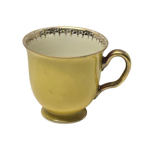 Vintage Continental Bavaria 18 Ivory Gold Trim Floral Pattern Demitasse Tea Cup - Picture 2 of 9